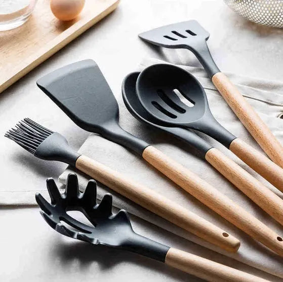 Kit 12 Utensílios De Cozinha Em Silicone E Cabo De Madeira